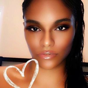 Meet your Posher, Nikki